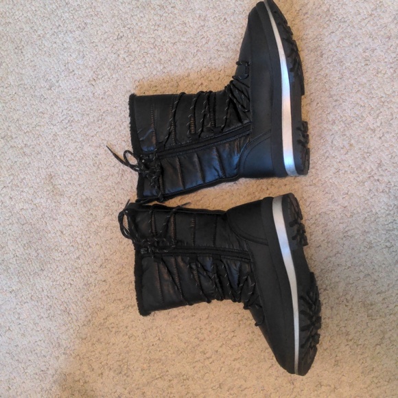 Brand New - Size 7 - Black Snow Mid Calf Boots - Picture 5 of 7